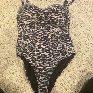 Nip Tuck Bond-eye Leopard Print One-Piece Swimsuit Women's US Size 10